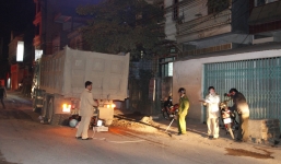 Xe ô tô lùi bất cẩn, cán chết một người phụ nữ